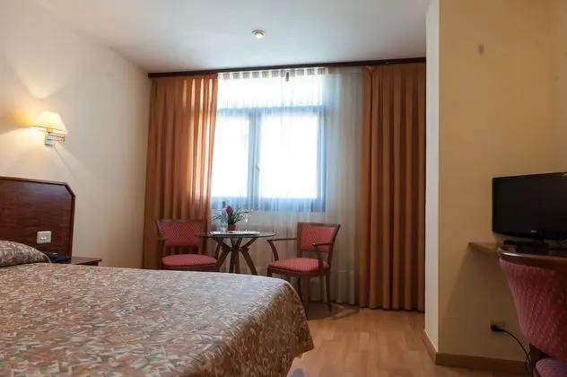 Büyük Yataklı Tek Kişilik Oda