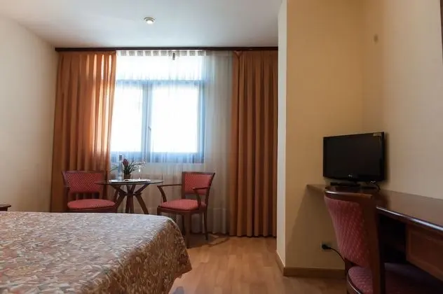 Büyük Yataklı Tek Kişilik Oda