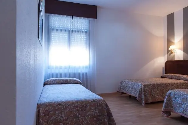Üç Kişilik Oda