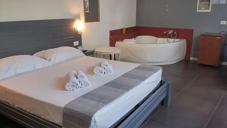 Süit, 1 Büyük (Queen) Boy Yatak