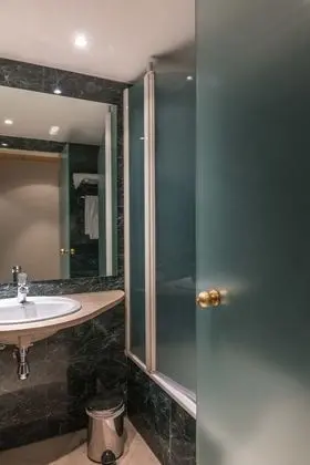 Büyük Yataklı Tek Kişilik Oda (1 cama doble o 2 camas individuales)