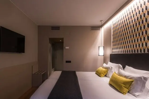 Tek Büyük Yataklı Oda (1 cama doble o 2 camas individuales)