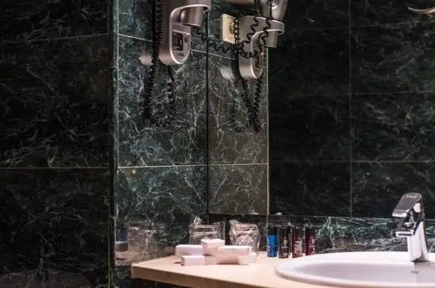 Tek Büyük Yataklı Oda (1 cama doble o 2 camas individuales)