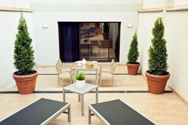 Duplex Apartment, 2 Bedrooms, Patio