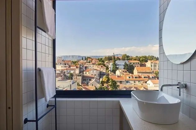 Deluxe Tek Büyük Yataklı Oda, 1 Çift Kişilik Yatak, Şehir Manzaralı