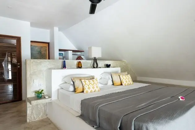 Villa, 5 Yatak Odası, Kişiye Özel Havuzlu, Denize Sıfır