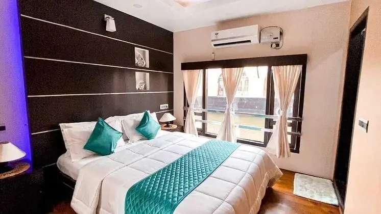 Premium Tek Büyük Yataklı Oda