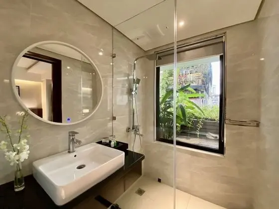 Deluxe Oda (Bathtub/Shower)