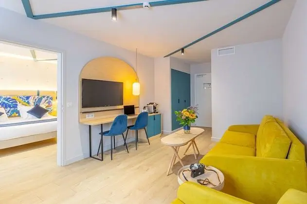 Süit, 1 En Büyük (King) Boy Yatak, Sigara İçilmez (with Single Sofabed;with Sofabed)