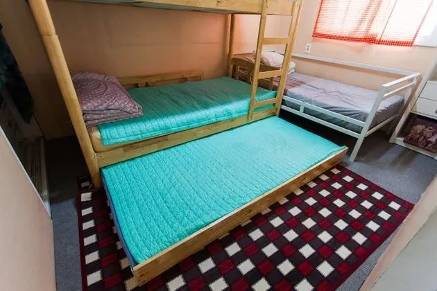 Üç Kişilik Oda (3 Single Beds, 1 Cot)