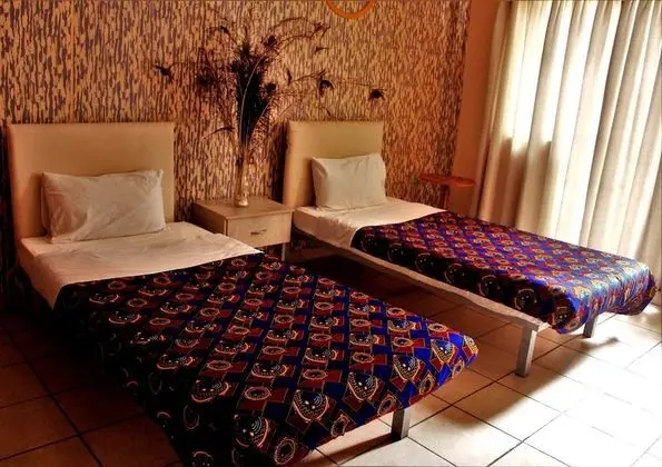 Twin Room (2)