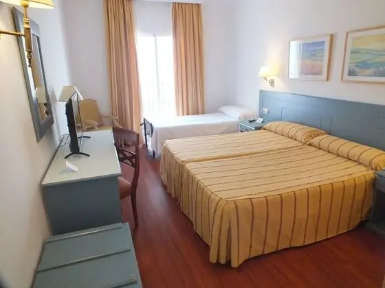 Üç Kişilik Oda