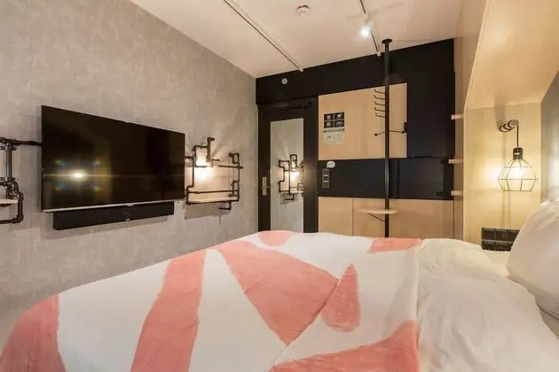 King Room, No Windows
