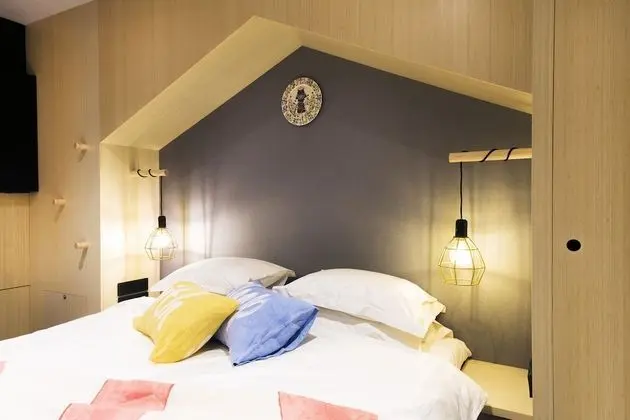 Queen Room, No Windows