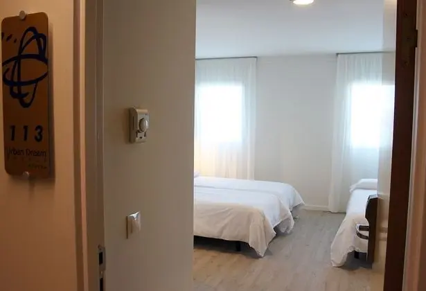 Üç Kişilik Oda