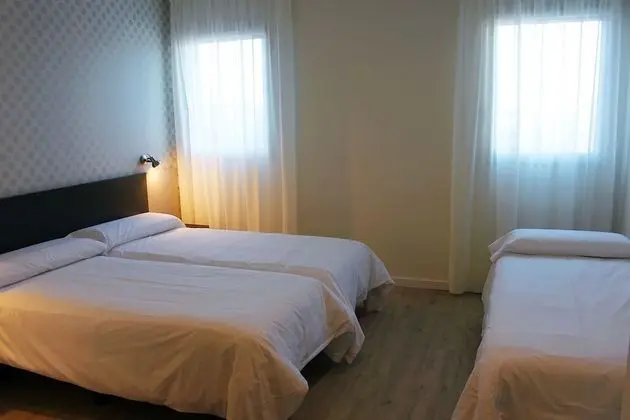 Üç Kişilik Oda