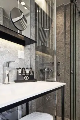 Standard Tek Büyük Yataklı Oda (Internal Mini Patio)