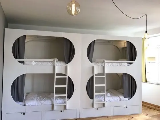 Private sleeping pod in 8 people dormitory (with Garden View)