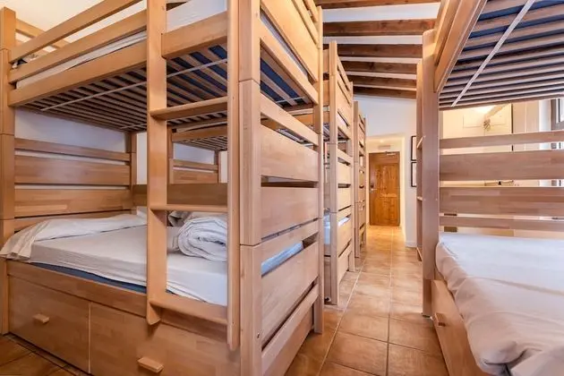 Ortak Ranzalı Oda, Ortak Banyo (1 bed in a 10 bed dorm)