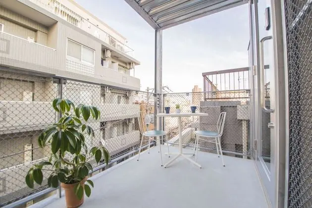 Üç Kişilik Oda, Teras (Room #4)