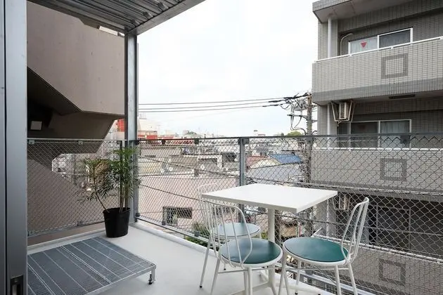 Üç Kişilik Oda, Teras (Room #4)