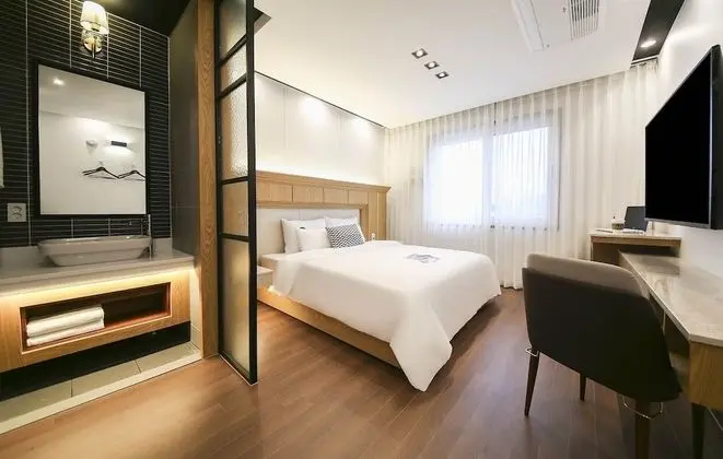 Business Tek Büyük Yataklı Oda