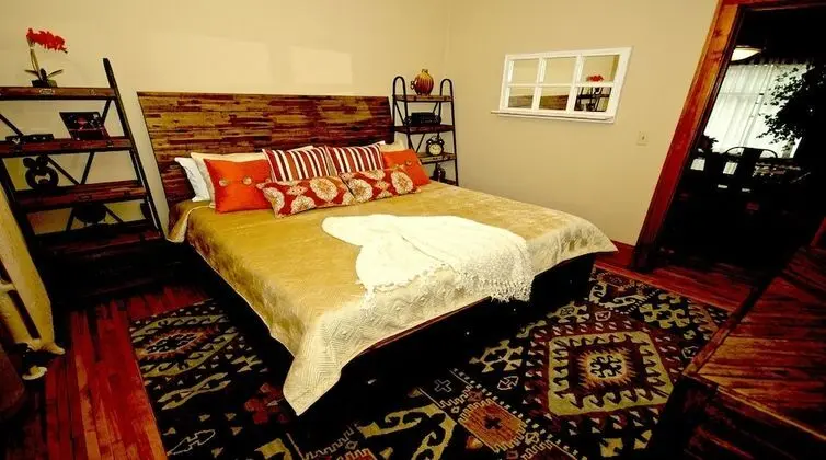 Ev, Birden Çok Yatak (Urban Retreat)