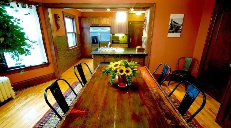 Ev, Birden Çok Yatak (Urban Retreat)
