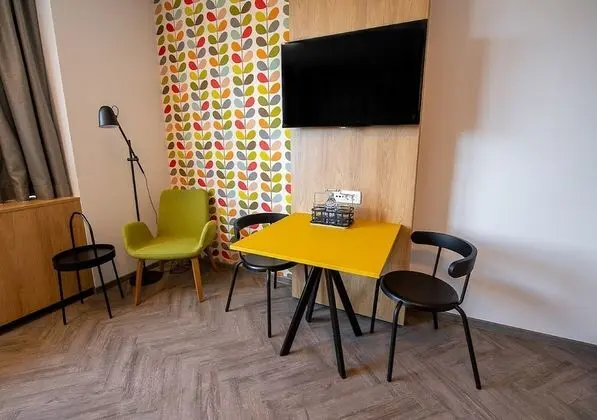 Tek Büyük Yataklı Oda, Küçük Mutfak