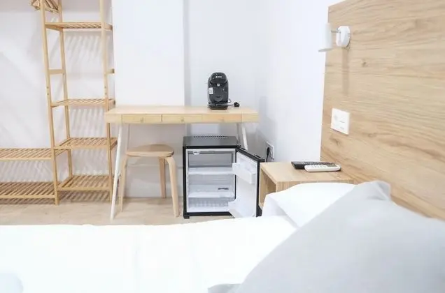 Dört Kişilik Oda, Sigara İçilmez, Ortak Banyo