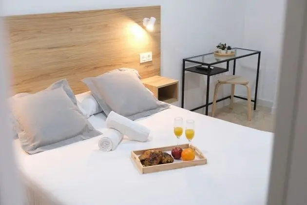 Dört Kişilik Oda, Sigara İçilmez, Ortak Banyo