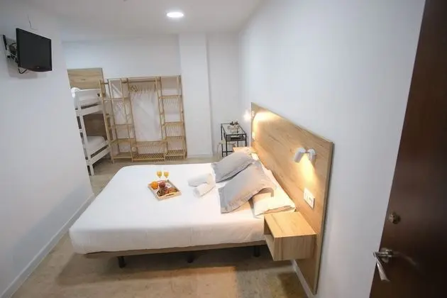 Dört Kişilik Oda, Sigara İçilmez, Ortak Banyo
