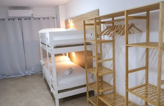Dört Kişilik Oda, Sigara İçilmez, Ortak Banyo