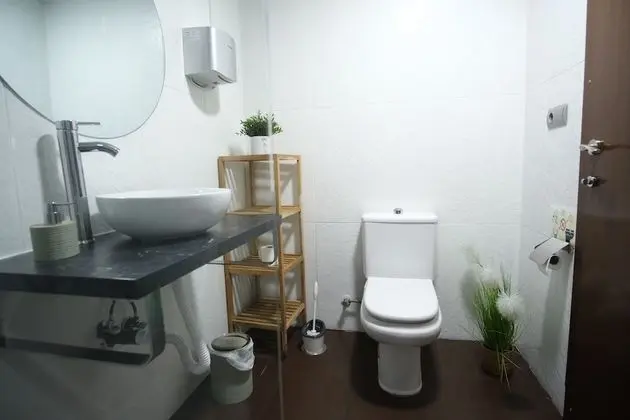 Dört Kişilik Oda, Sigara İçilmez, Ortak Banyo