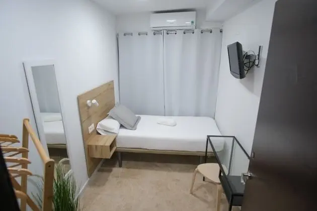 Tek Kişilik Oda, Sigara İçilmez, Ortak Banyo