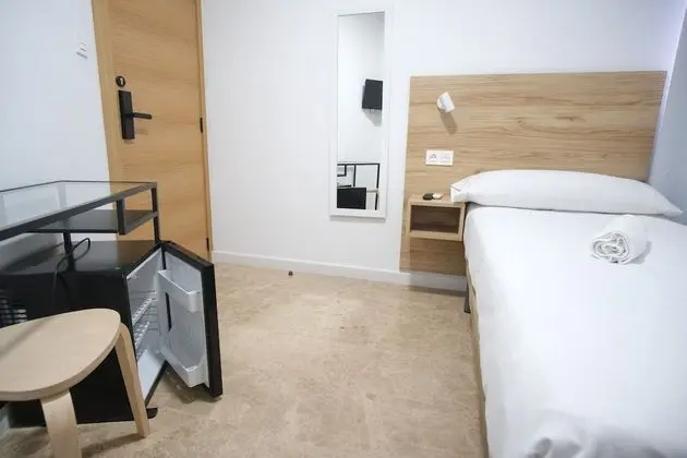 Tek Kişilik Oda, Sigara İçilmez, Ortak Banyo