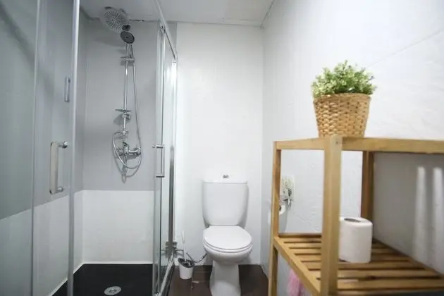 Tek Kişilik Oda, Sigara İçilmez, Ortak Banyo