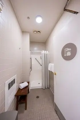 Oda, 1 Çift Kişilik Yatak, Ortak Banyo
