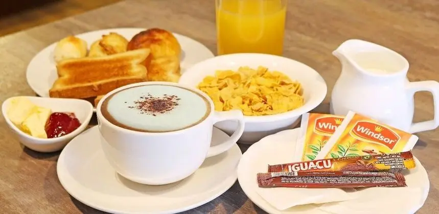 Odada yemek servisi