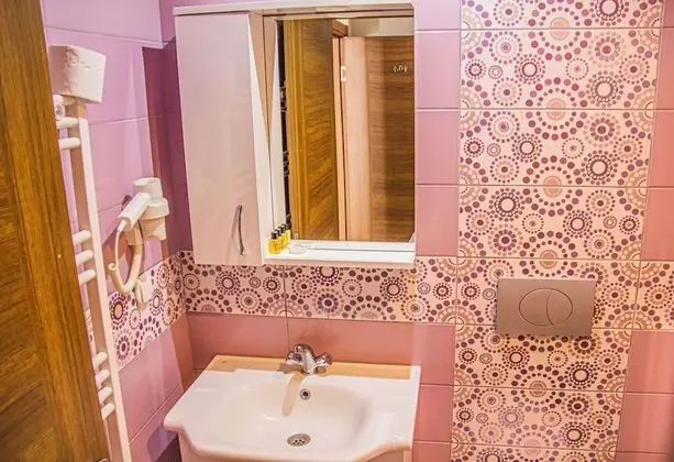 Basic Tek Büyük Yataklı Oda