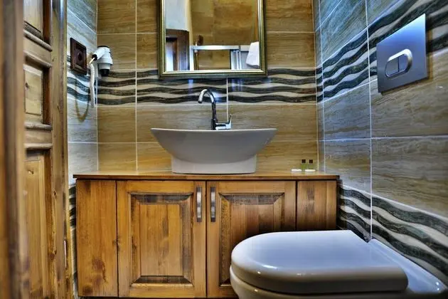 Design Tek Büyük Yataklı Oda, 1 Çift Kişilik Yatak