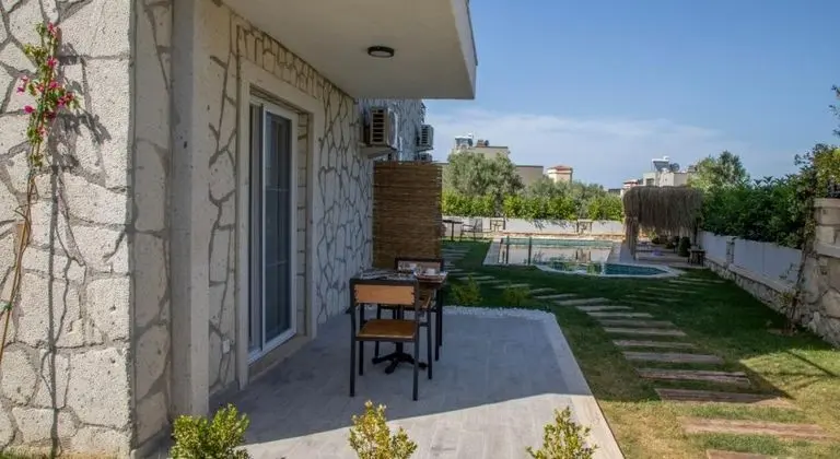 Triple, Bahçe Manzaralı, Bahçe Katı