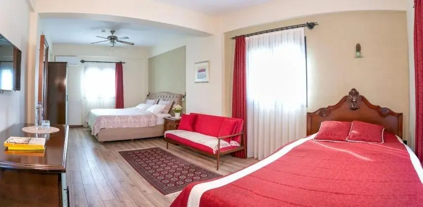 Triple, Bahçe Manzaralı, Balkonlu