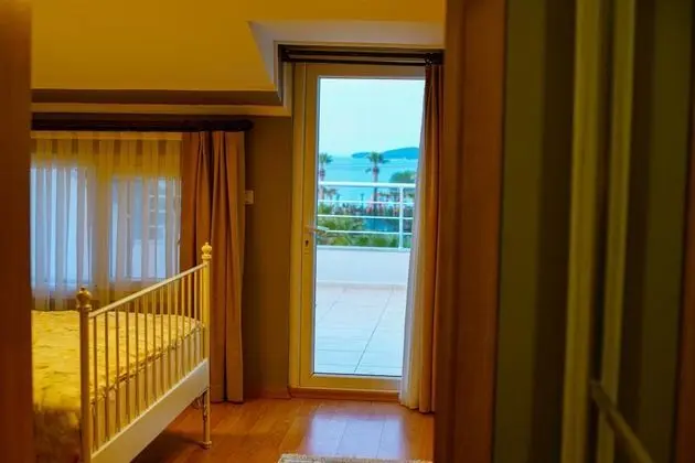 Family Suit Oda Triple, Deniz Manzaralı, Teraslı