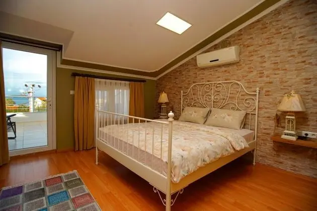 Family Suit Oda Triple, Deniz Manzaralı, Teraslı