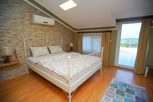 Family Suit Oda Triple, Deniz Manzaralı, Teraslı