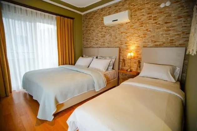Triple, Bahçe Manzaralı, Balkonlu