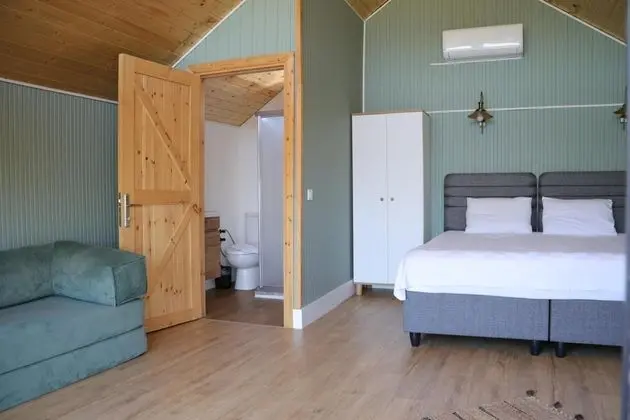 https://images.odamax.com/img/1920x1080/odamax/image/upload/Urlachi_iftli_i_202607231317549_green_house_urlachi_1_.jpg