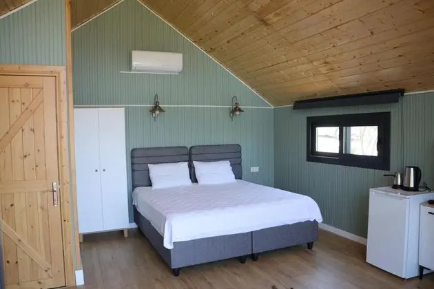https://images.odamax.com/img/1920x1080/odamax/image/upload/Urlachi_iftli_i_202607231317550_green_house_urlachi_2_.jpg