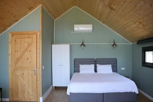 https://images.odamax.com/img/1920x1080/odamax/image/upload/Urlachi_iftli_i_202607231317551_green_house_urlachi_3_.jpg